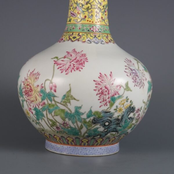 Qing Dynasty Qianlong period powder enamel poppy appreciation vase - Image 3