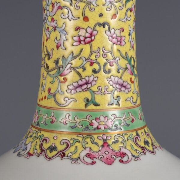 Qing Dynasty Qianlong period powder enamel poppy appreciation vase - Image 6