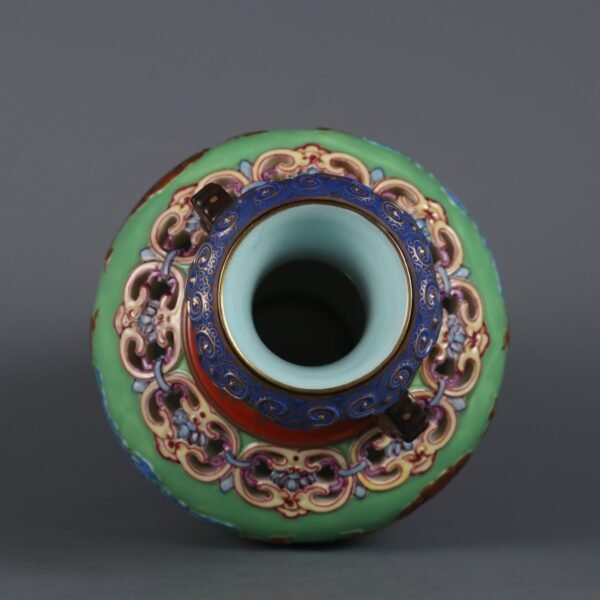 Qing Dynasty Qianlong period bronze hollow blessing in front of the double-eared vase - Image 4