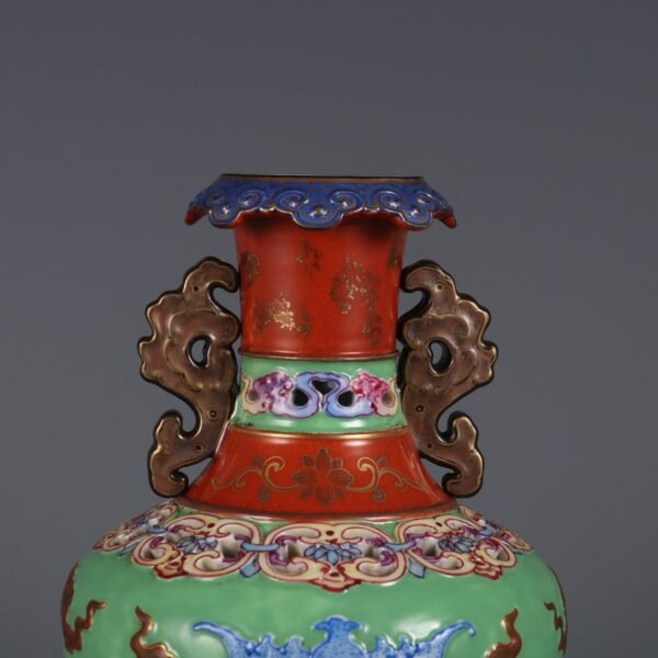 Qing Dynasty Qianlong period bronze hollow blessing in front of the double-eared vase - Image 7