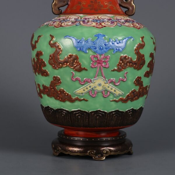 Qing Dynasty Qianlong period bronze hollow blessing in front of the double-eared vase - Image 8