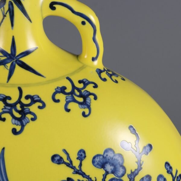 flower and bird pattern double-ear flat vase made in the Qianlong period of the Qing Dynasty - Image 4