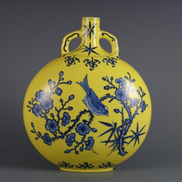 flower and bird pattern double-ear flat vase made in the Qianlong period of the Qing Dynasty - Image 6