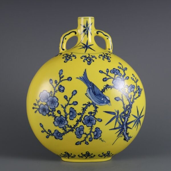 flower and bird pattern double-ear flat vase made in the Qianlong period of the Qing Dynasty