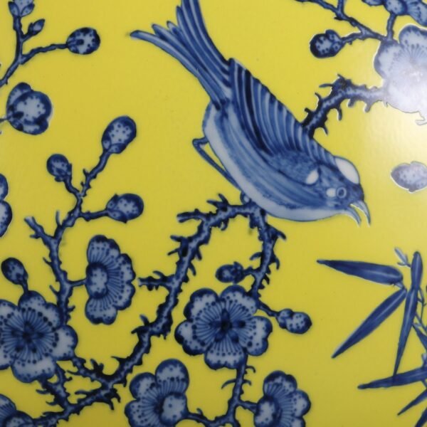 flower and bird pattern double-ear flat vase made in the Qianlong period of the Qing Dynasty - Image 9