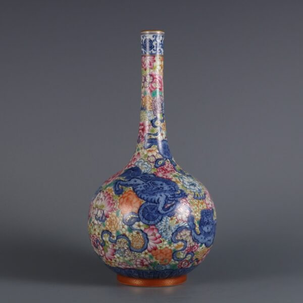 Qing Yongzheng blue and white with pink enamel flower pattern vase