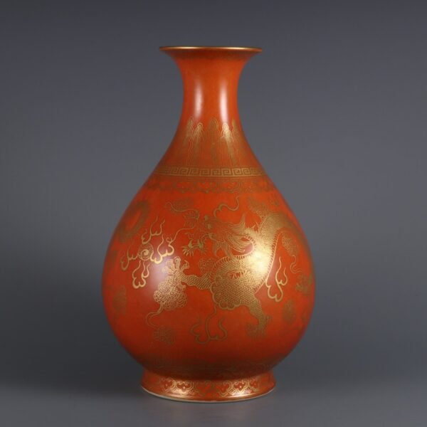 Qing Dynasty Yongzheng Period Alum Red Background Gold-painted Double Dragon