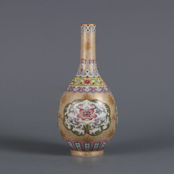 Qing Yongzheng period enameled passionflower pattern gold painted flower vase