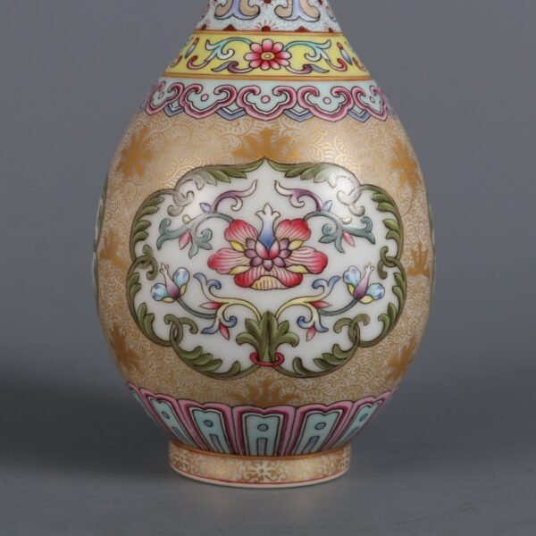 Qing Yongzheng period enameled passionflower pattern gold painted flower vase - Image 2