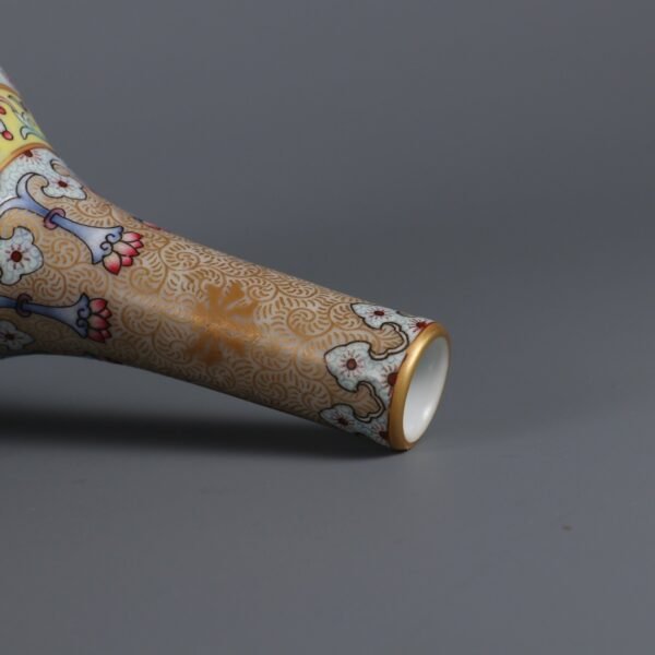 Qing Yongzheng period enameled passionflower pattern gold painted flower vase - Image 4