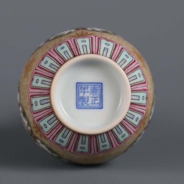 Qing Yongzheng period enameled passionflower pattern gold painted flower vase - Image 5