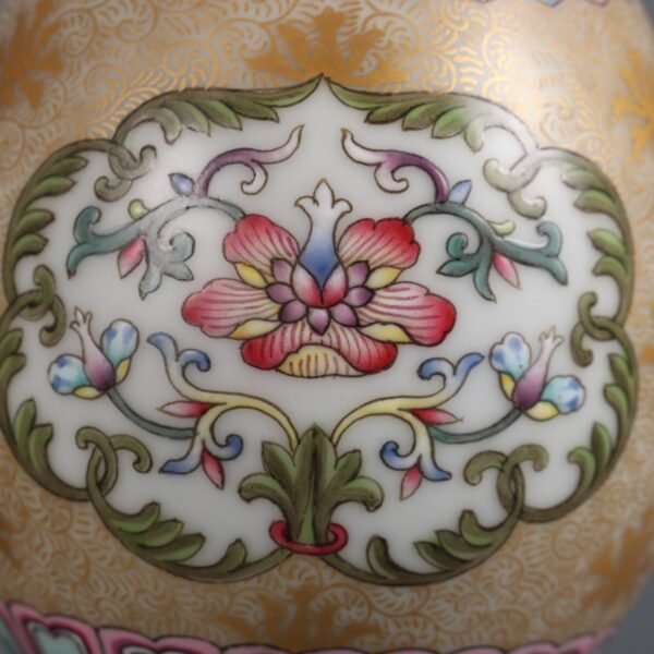 Qing Yongzheng period enameled passionflower pattern gold painted flower vase - Image 6