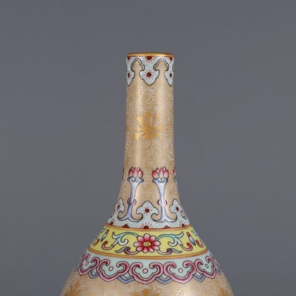 Qing Yongzheng period enameled passionflower pattern gold painted flower vase - Image 7