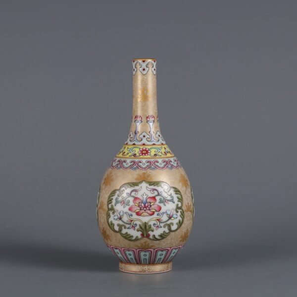 Qing Yongzheng period enameled passionflower pattern gold painted flower vase - Image 8
