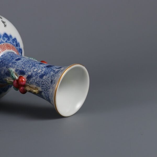 Qing Dynasty Qianlong period blue and white with pink chrysanthemum poem small appreciation vase - Image 7