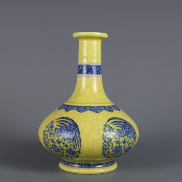 white phoenix pattern beetle vase made in the Qianlong period of the Qing Dynasty - Image 2
