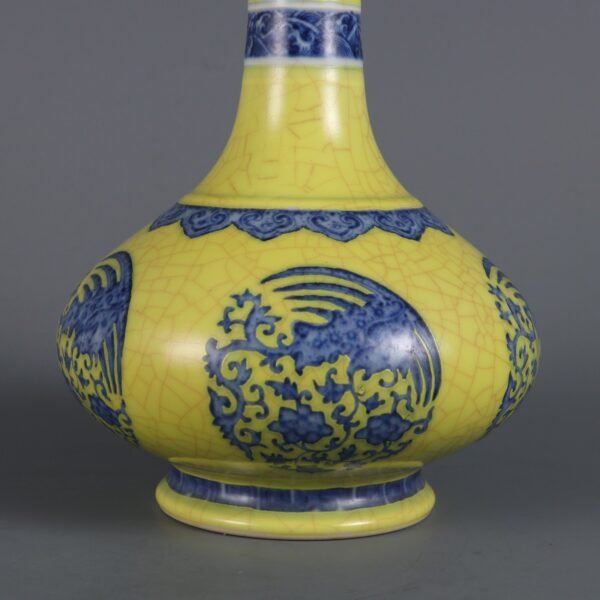white phoenix pattern beetle vase made in the Qianlong period of the Qing Dynasty - Image 8