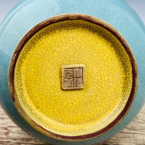 Dazhou Chai Kiln three-color gilded vase - Image 10