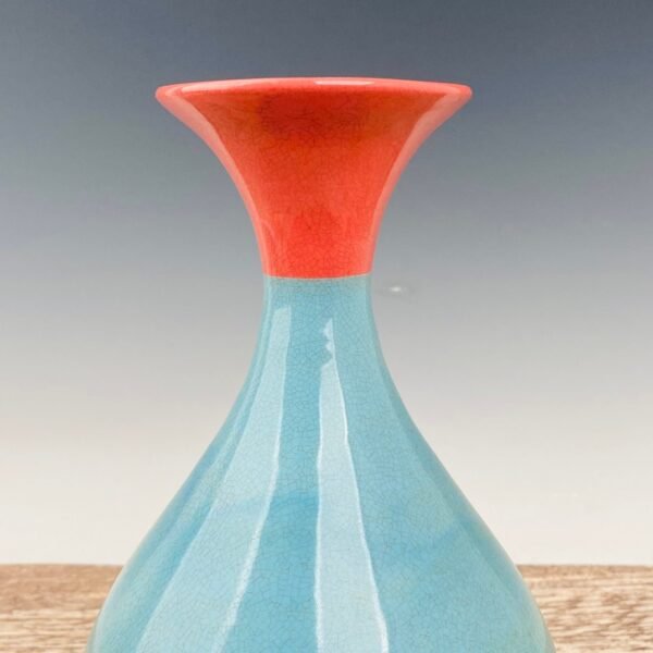 Dazhou Chai Kiln three-color gilded vase - Image 3