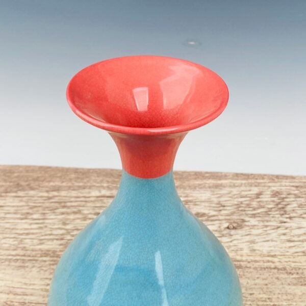 Dazhou Chai Kiln three-color gilded vase - Image 9