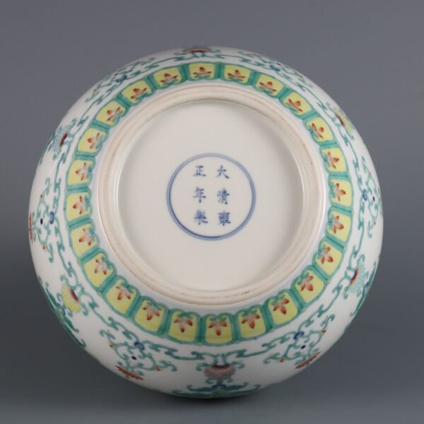 Pattern Ruyi Ear Gourd Zun Made in the Yongzheng Period of the Qing Dynasty - Image 4