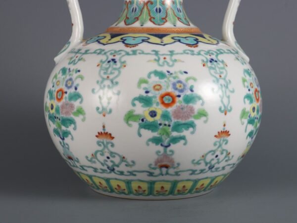 Pattern Ruyi Ear Gourd Zun Made in the Yongzheng Period of the Qing Dynasty - Image 8