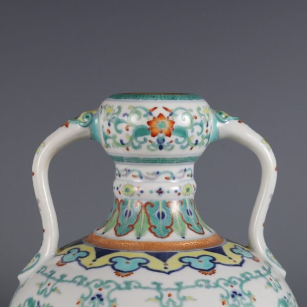 Pattern Ruyi Ear Gourd Zun Made in the Yongzheng Period of the Qing Dynasty - Image 9