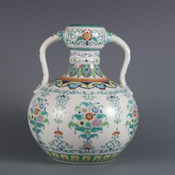 Pattern Ruyi Ear Gourd Zun Made in the Yongzheng Period of the Qing Dynasty