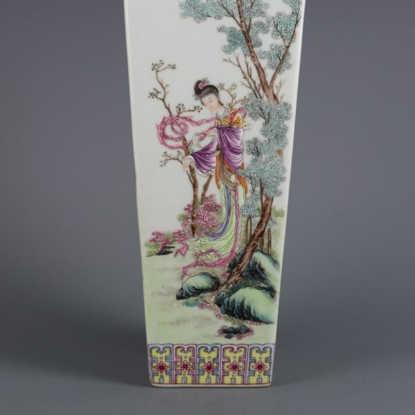 Four beauties painted in pastel enamel in the Qianlong period of the Qing Dynasty - Image 4