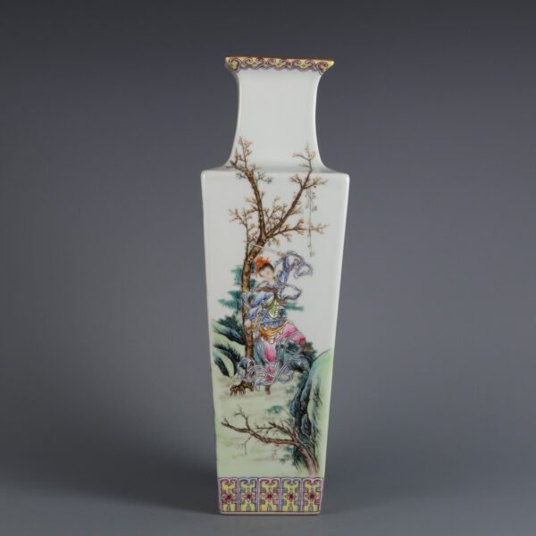 Four beauties painted in pastel enamel in the Qianlong period of the Qing Dynasty
