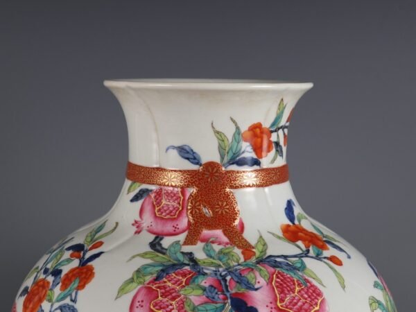 Qing Dynasty Qianlong period blue and white with pink enamel pomegranate pattern - Image 3
