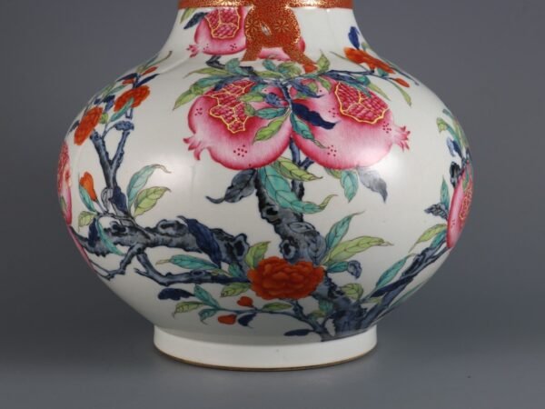 Qing Dynasty Qianlong period blue and white with pink enamel pomegranate pattern - Image 4