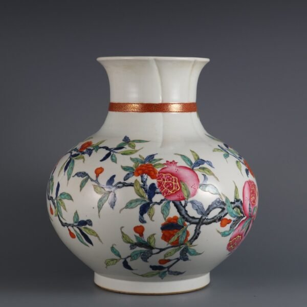 Qing Dynasty Qianlong period blue and white with pink enamel pomegranate pattern - Image 2
