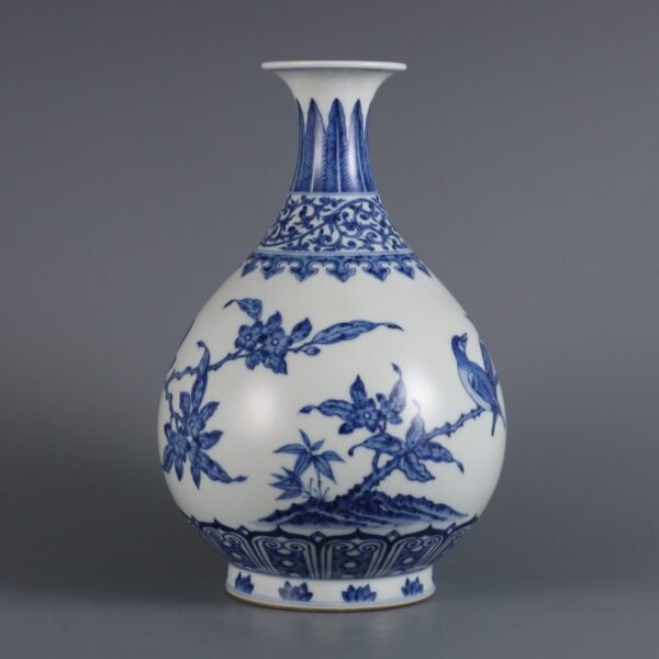 jade vases with flower and bird patterns made in the Yongzheng period of the Qing Dynasty - Image 3