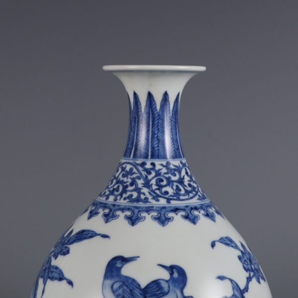 jade vases with flower and bird patterns made in the Yongzheng period of the Qing Dynasty - Image 4