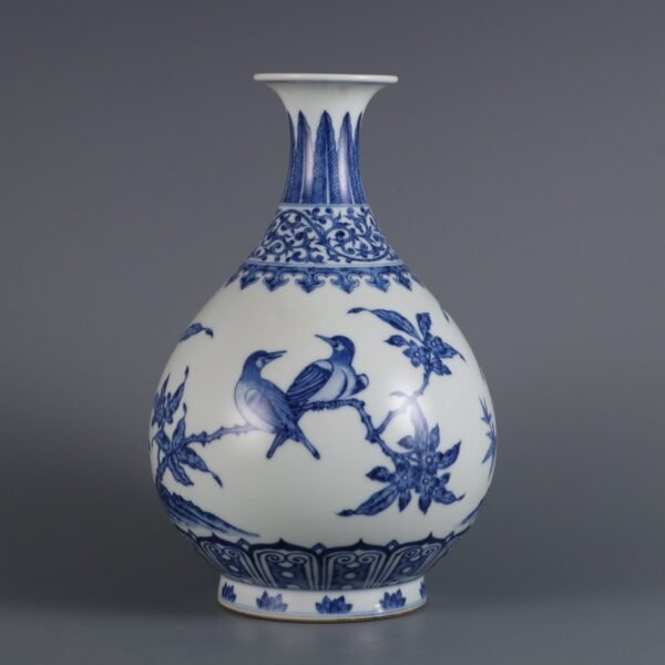jade vases with flower and bird patterns made in the Yongzheng period of the Qing Dynasty - Image 6
