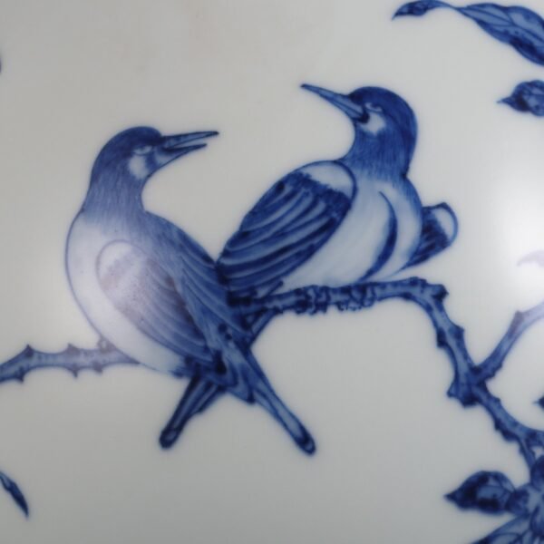jade vases with flower and bird patterns made in the Yongzheng period of the Qing Dynasty - Image 7