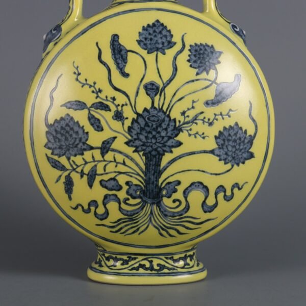 pattern double-eared flat vase made in the Qianlong period of the Qing Dynasty - Image 7