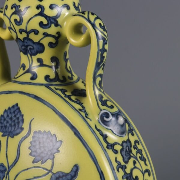 pattern double-eared flat vase made in the Qianlong period of the Qing Dynasty - Image 6