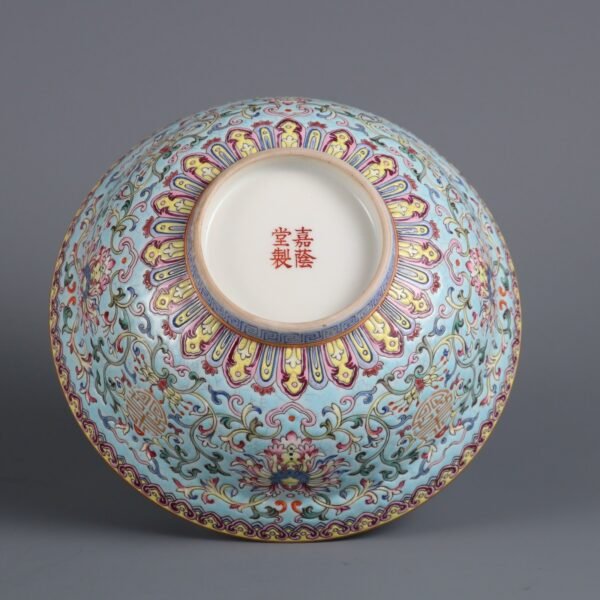 Qing Dynasty Jiaqing Period Powder-glazed Passionflower Longevity Pattern Bent-waist Bowl - Image 9