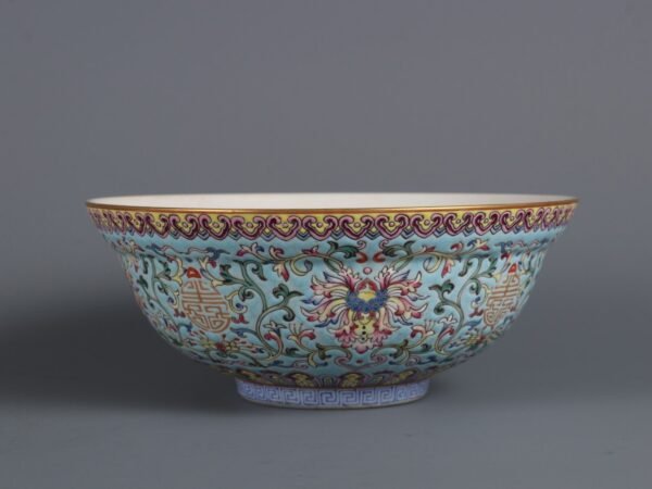 Qing Dynasty Jiaqing Period Powder-glazed Passionflower Longevity Pattern Bent-waist Bowl - Image 4