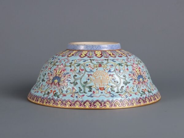 Qing Dynasty Jiaqing Period Powder-glazed Passionflower Longevity Pattern Bent-waist Bowl - Image 5