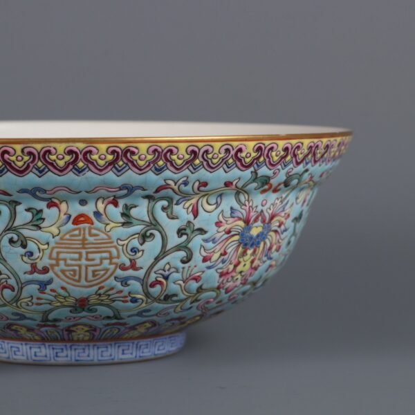 Qing Dynasty Jiaqing Period Powder-glazed Passionflower Longevity Pattern Bent-waist Bowl - Image 6