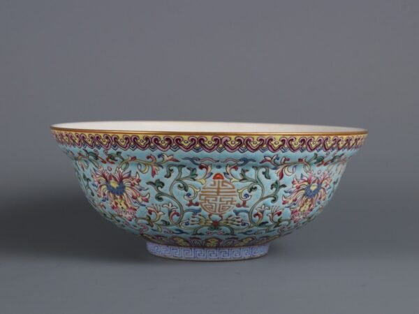Qing Dynasty Jiaqing Period Powder-glazed Passionflower Longevity Pattern Bent-waist Bowl