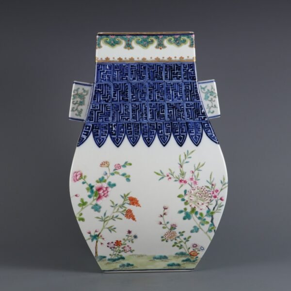 Qing Dynasty Qianlong period blue and white with pink twelve flower pattern square vase - Image 2