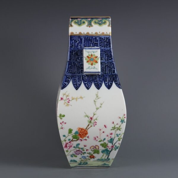 Qing Dynasty Qianlong period blue and white with pink twelve flower pattern square vase - Image 4
