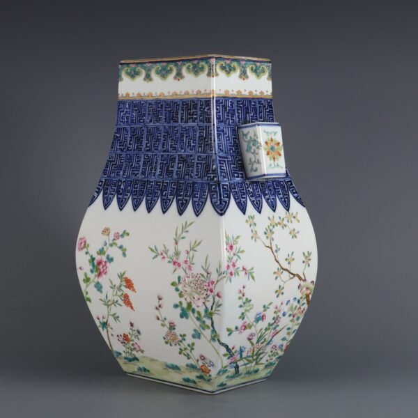 Qing Dynasty Qianlong period blue and white with pink twelve flower pattern square vase - Image 6