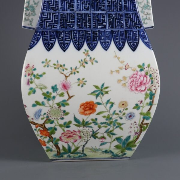 Qing Dynasty Qianlong period blue and white with pink twelve flower pattern square vase - Image 7