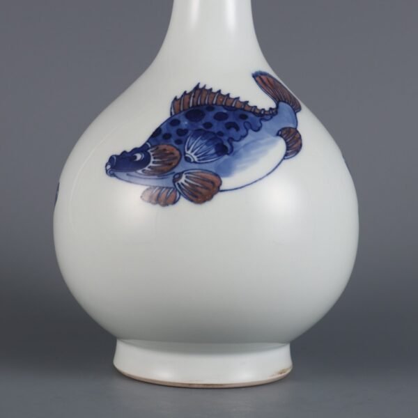 Qing Dynasty Qianlong period blue and white underglaze red mandarin fish pattern gallbladder vase - Image 5