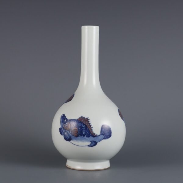 Qing Dynasty Qianlong period blue and white underglaze red mandarin fish pattern gallbladder vase - Image 3